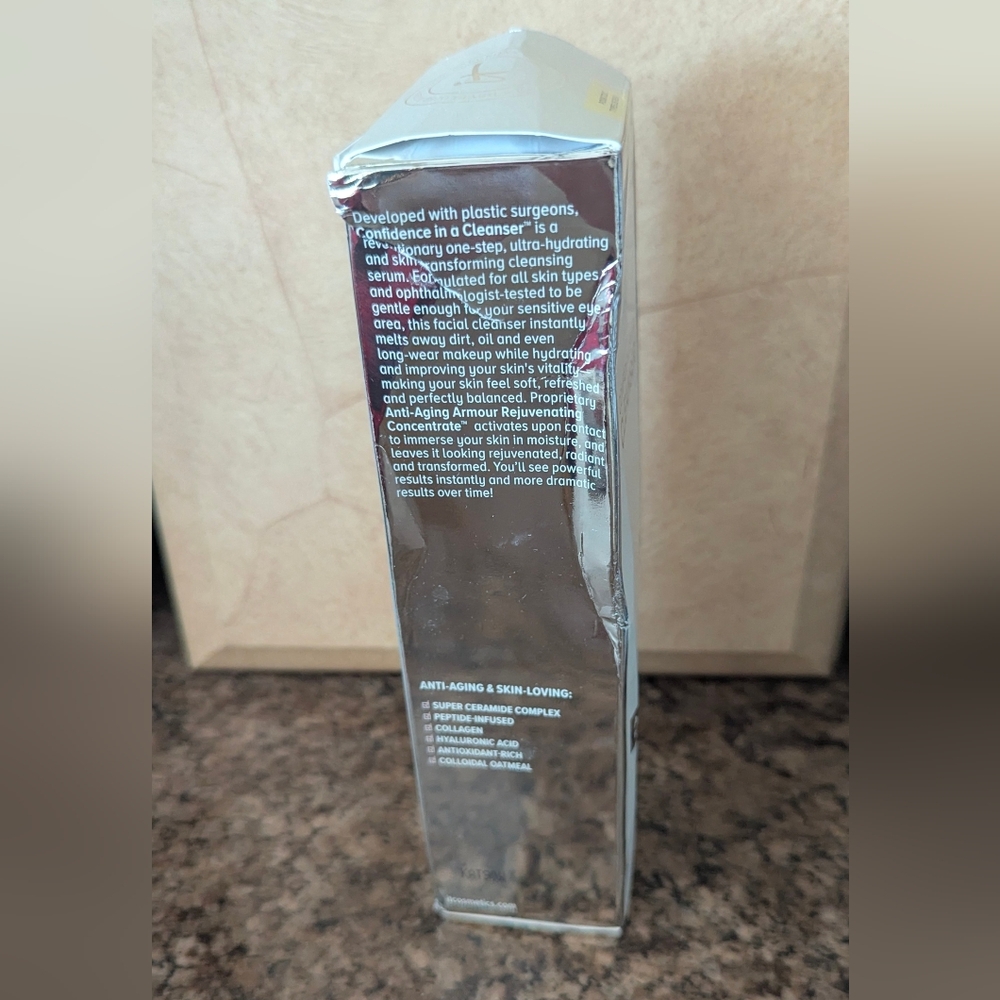 NIB It Cosmetics Confidence in a Cleanser Full Size Sealed - Picture 5 of 7